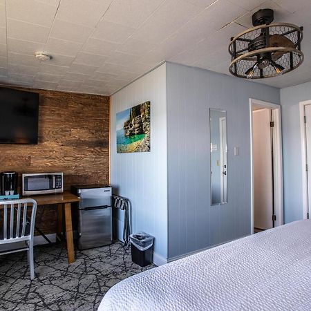 Beachfront Inn 베일리스 하버 외부 사진