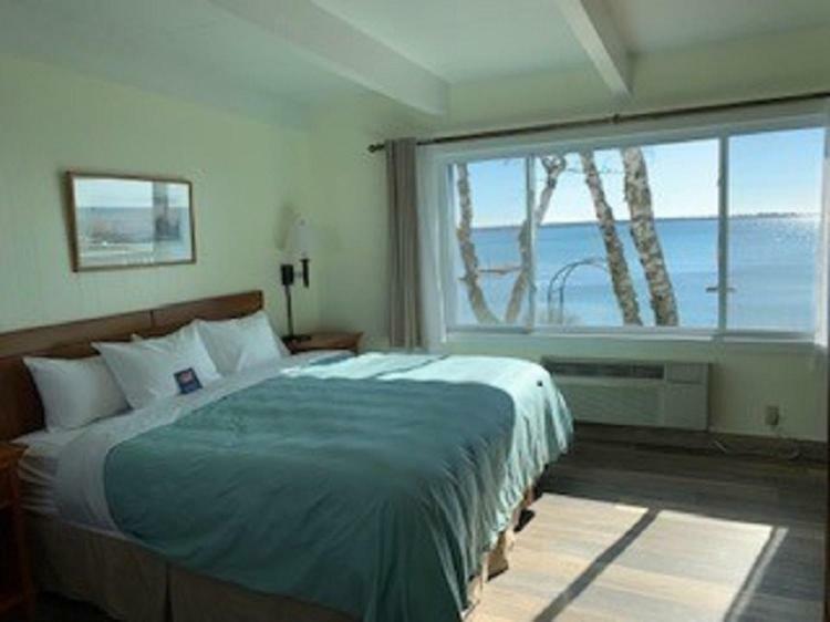 Beachfront Inn 베일리스 하버 외부 사진
