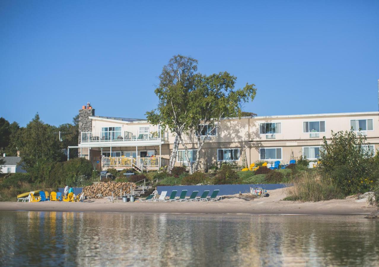 Beachfront Inn 베일리스 하버 외부 사진