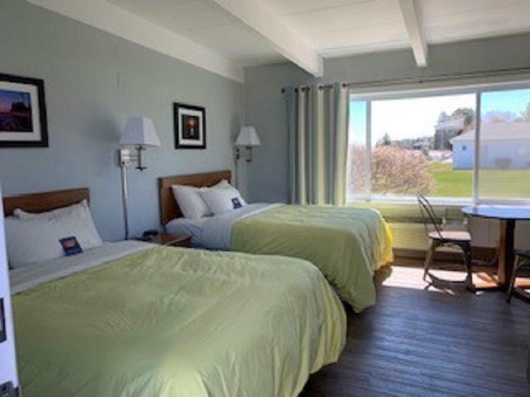 Beachfront Inn 베일리스 하버 외부 사진