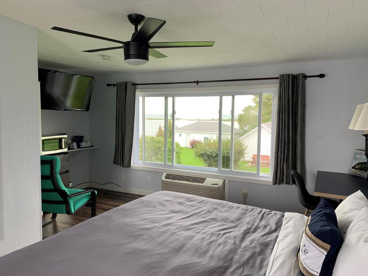 Beachfront Inn 베일리스 하버 외부 사진