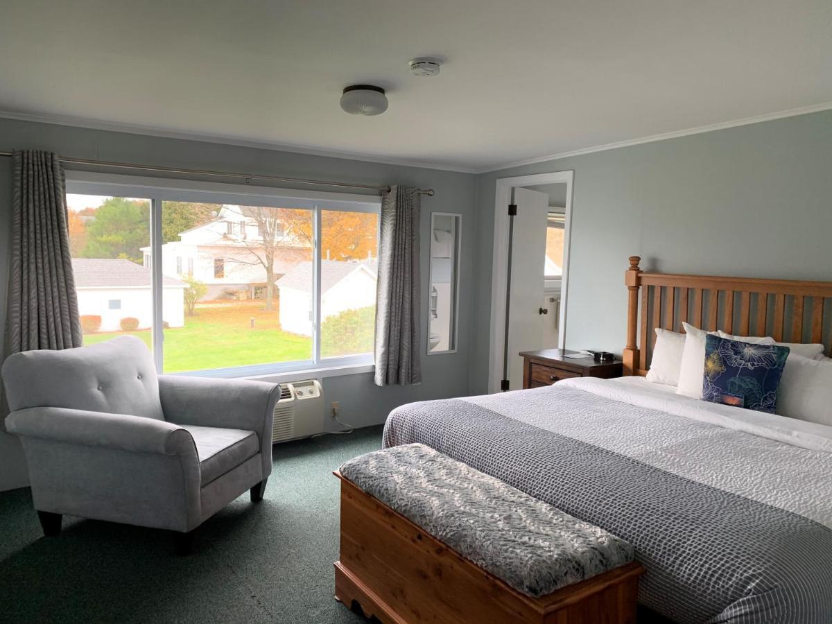 Beachfront Inn 베일리스 하버 외부 사진